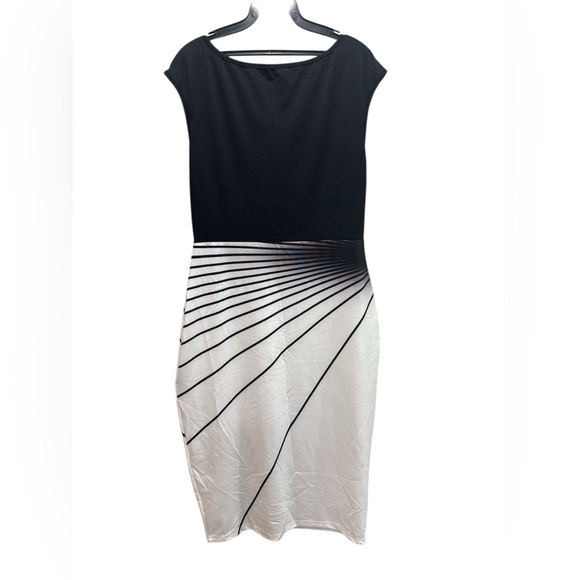 Black & White Bodycon Dress | Abstract Stripe | Front Slit - Picture 3 of 4